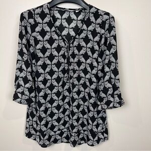 Reitmans women’s AOP Owl‎ Print Blouse Medium 1/4 Zip black white Lightweight